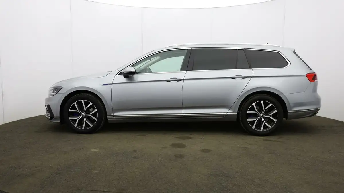 2020-volkswagen-passat-14-tsi-gte-estate-5d-big-59