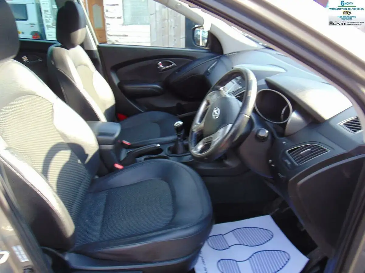 2011-hyundai-ix35-17td-premium-big-11