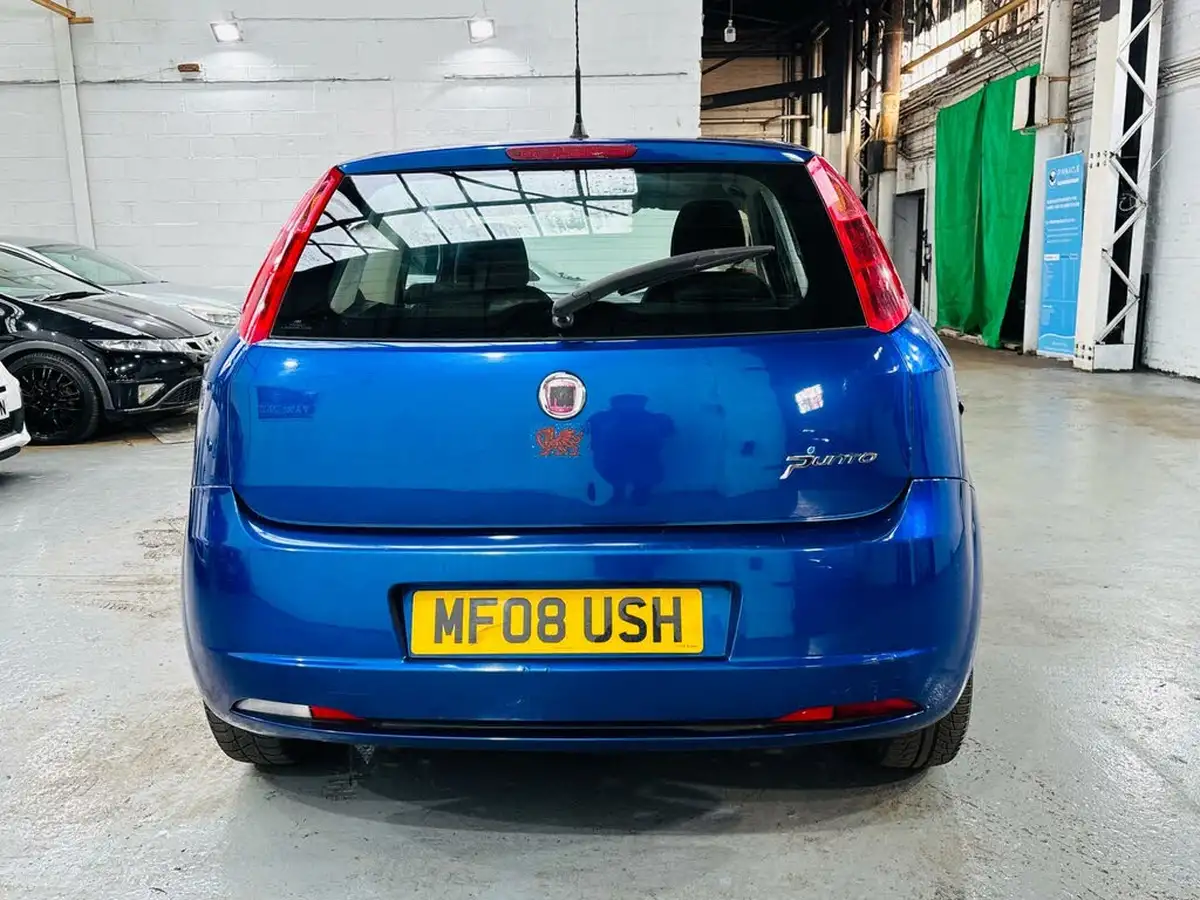 2008-fiat-grande-punto-12-active-white-big-3