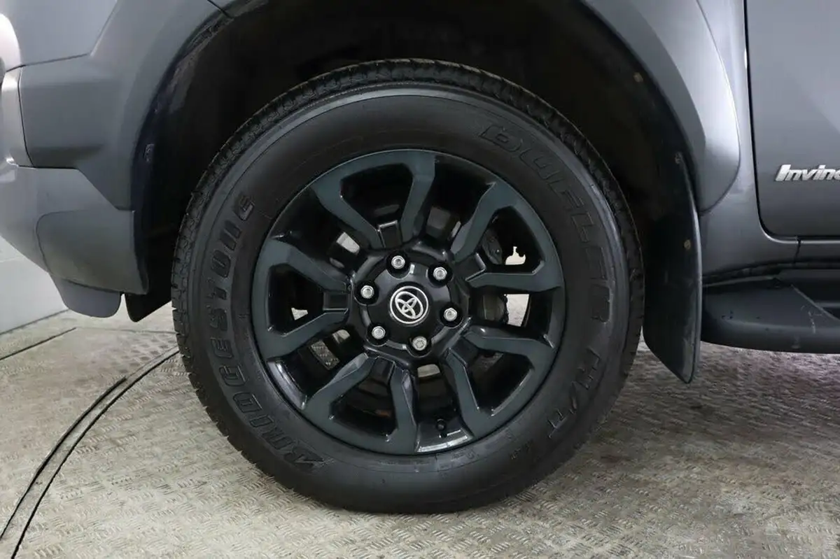 2021-toyota-hi-lux-28d-4d-invincible-x-at35-204hpeu6dt-e-big-26