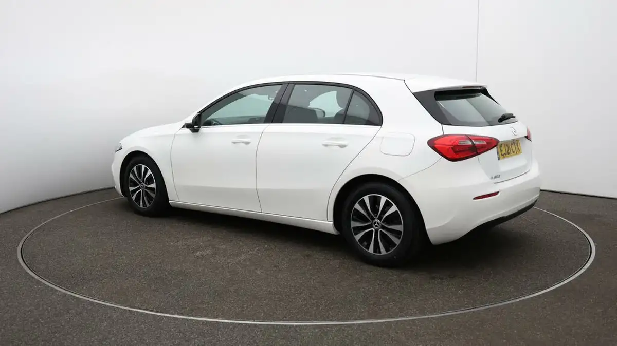 2021-mercedes-benz-a-class-13-a180-se-7g-dct-big-26