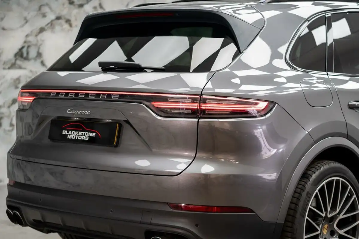2019-porsche-cayenne-30-v6-coupe-big-47