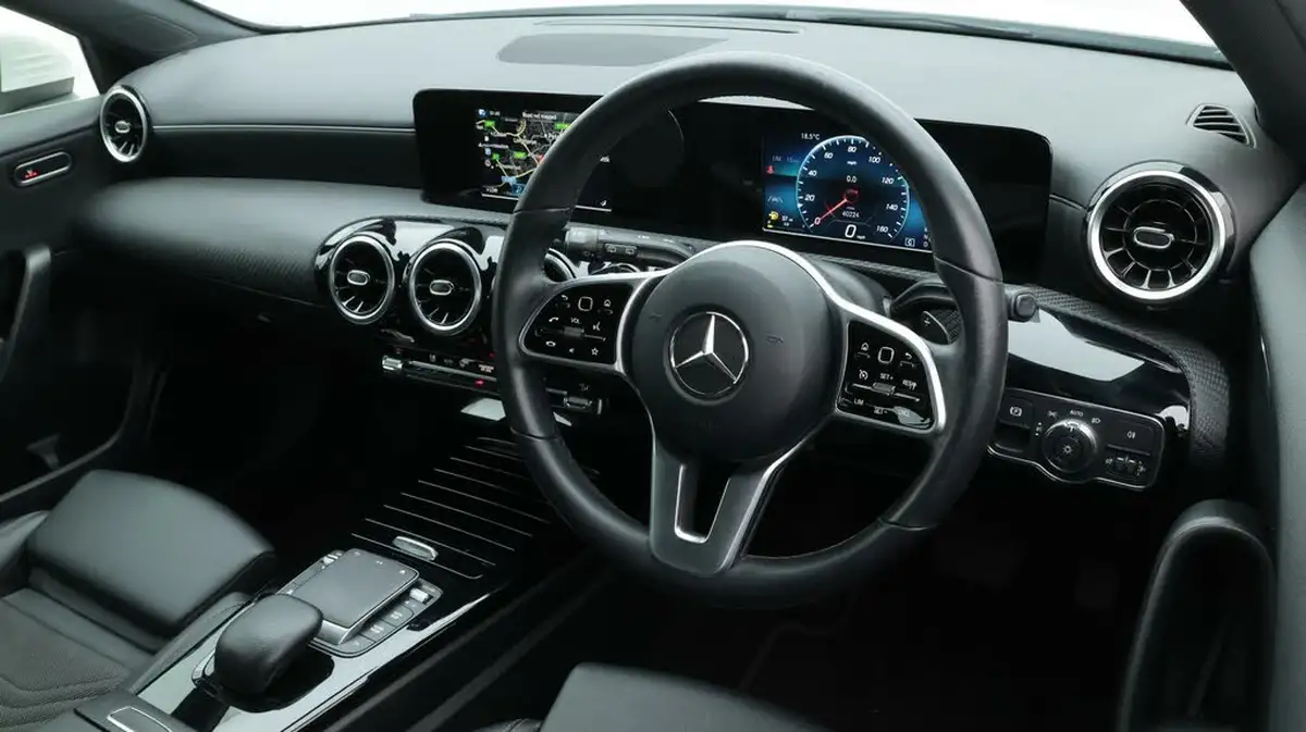 2021-mercedes-benz-a-class-13-a180-se-7g-dct-big-9