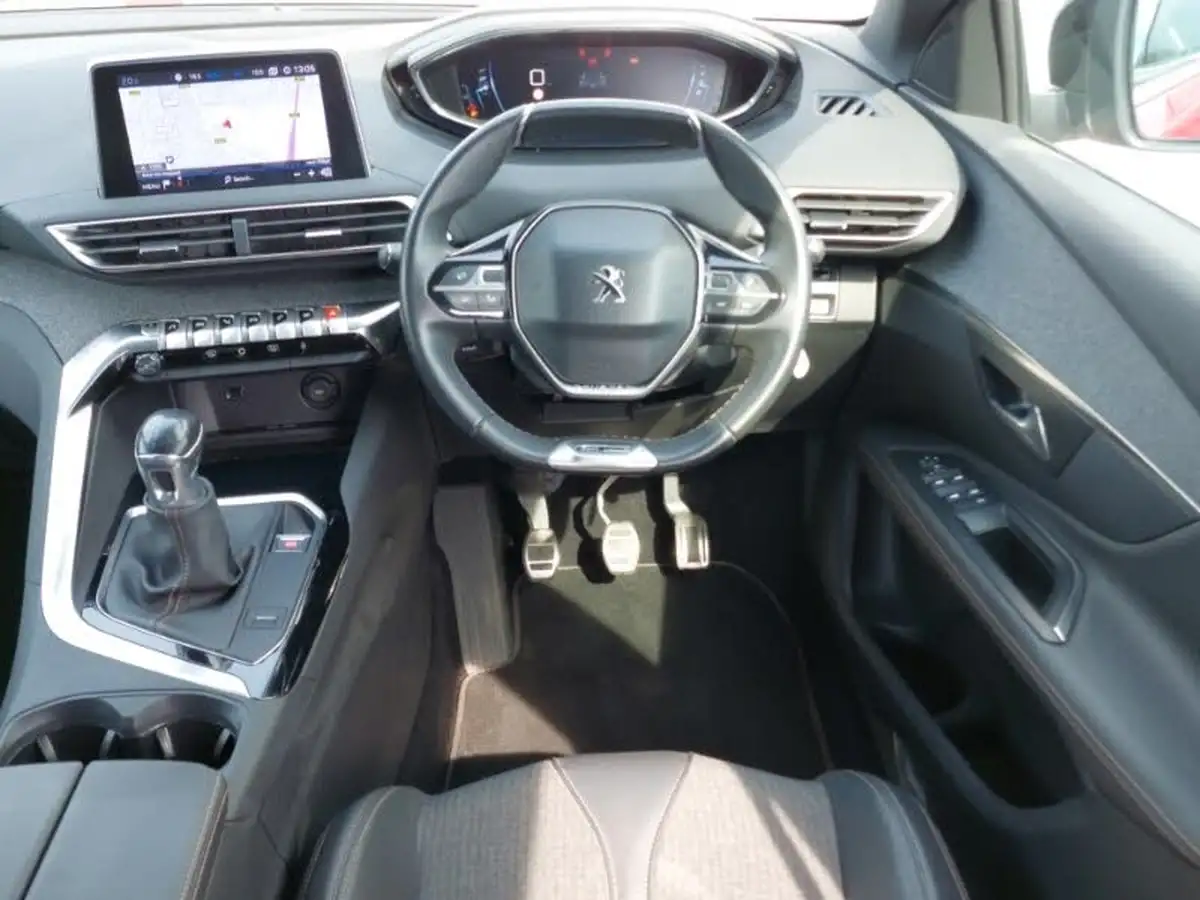 2018-peugeot-3008-suv-12-puretech-gt-line-big-6