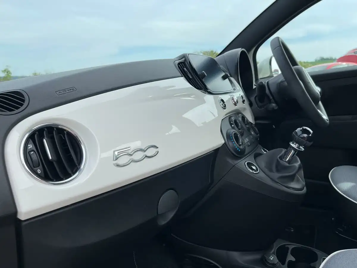 2019-fiat-500-12-lounge-big-17