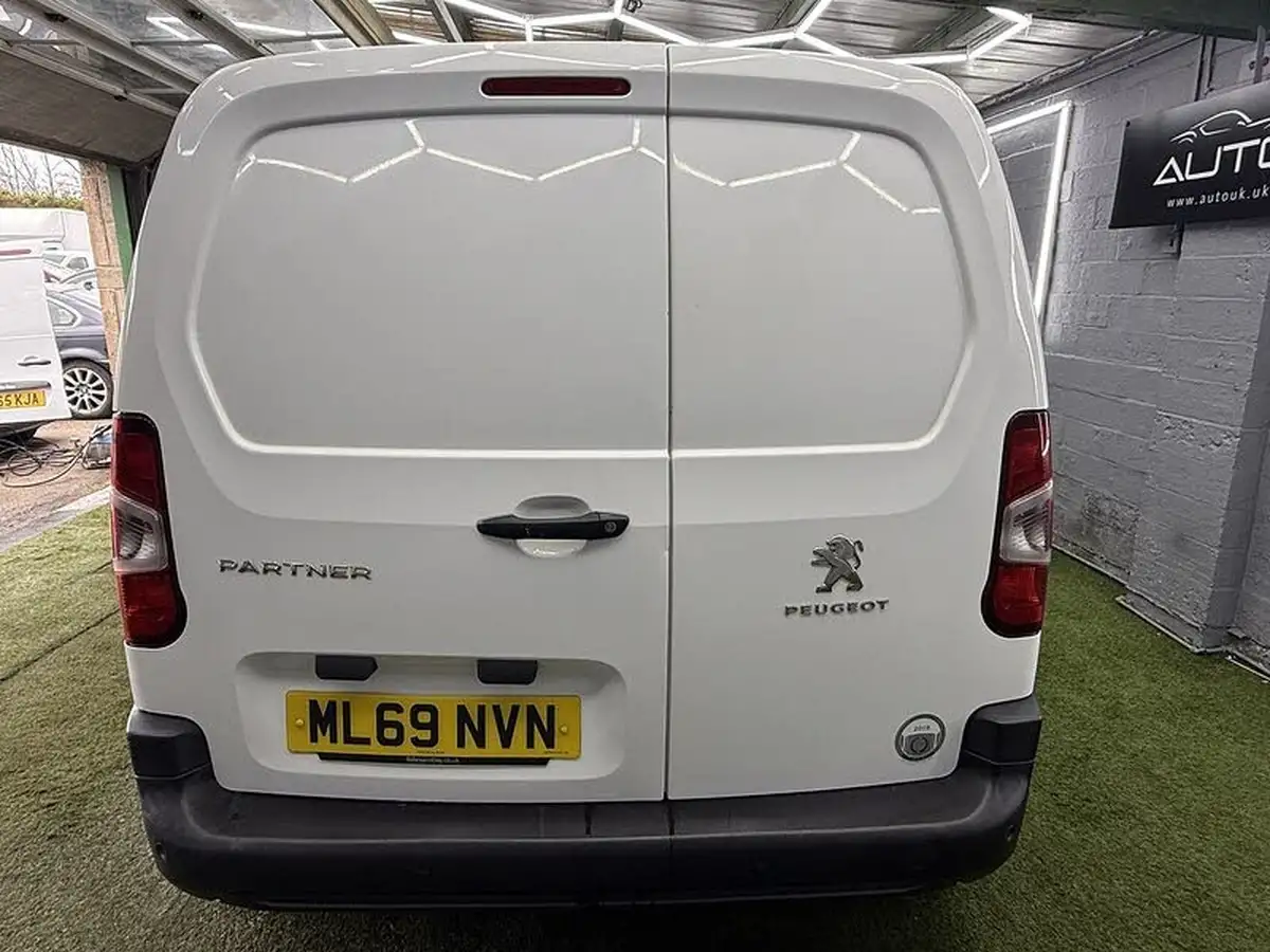 2019-peugeot-partner-15-bluehdi-1000-professional-100ps-eu6dt-panel-big-6
