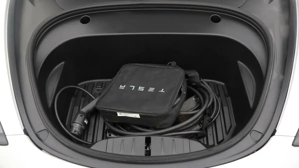 2022-tesla-model-3-e-long-range-big-18