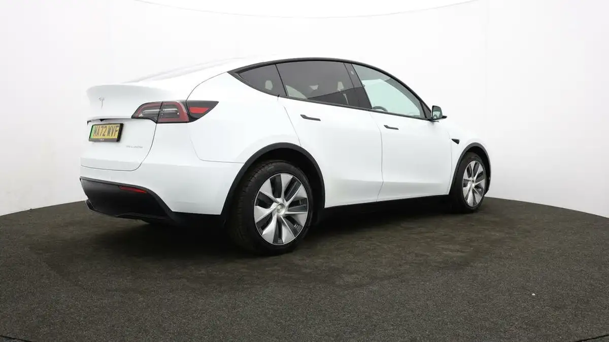 2022-tesla-model-y-e-long-range-big-26