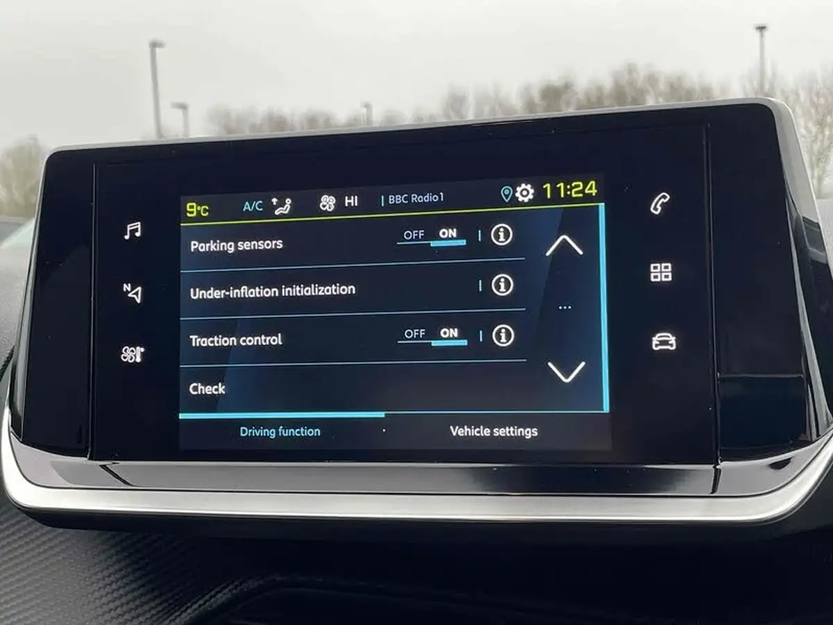 2022-peugeot-208-e-allure-premium-big-26