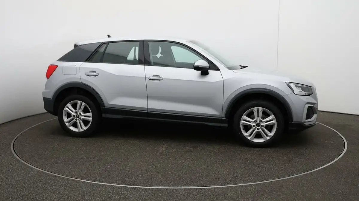 2021-audi-q2-10-30-tfsi-sport-big-40