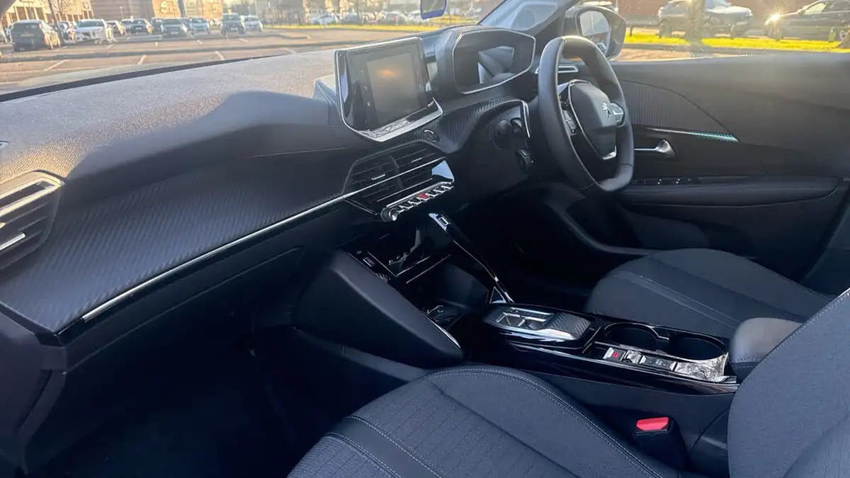 2023-peugeot-208-12-puretech-allure-premium-130ps-eat8-big-11