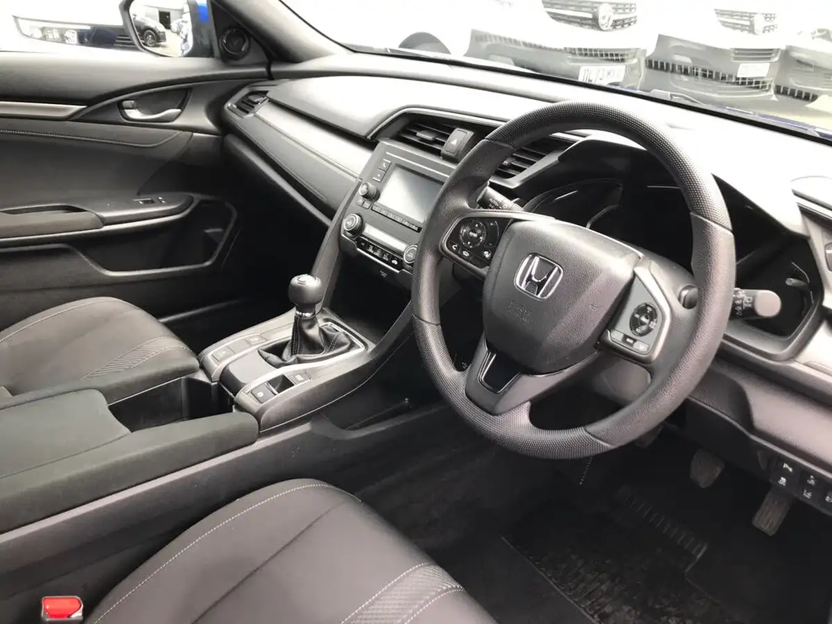 2020-honda-civic-10-vtec-turbo-se-hatchback-5d-big-2