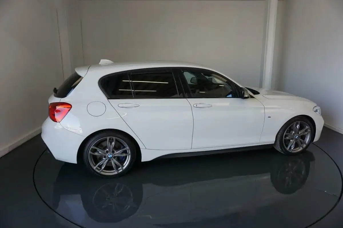 2017-bmw-1-series-30-m140i-5d-big-10
