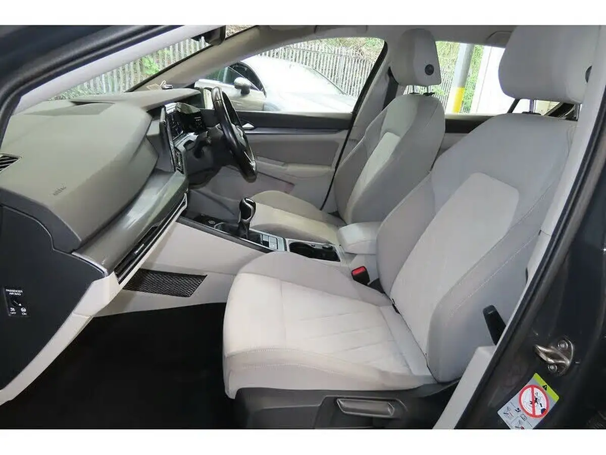 2021-volkswagen-golf-15-tsi-style-130ps-hatchback-big-8