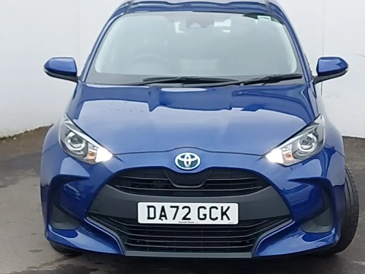 2023-toyota-yaris-15-vvt-i-icon-big-12