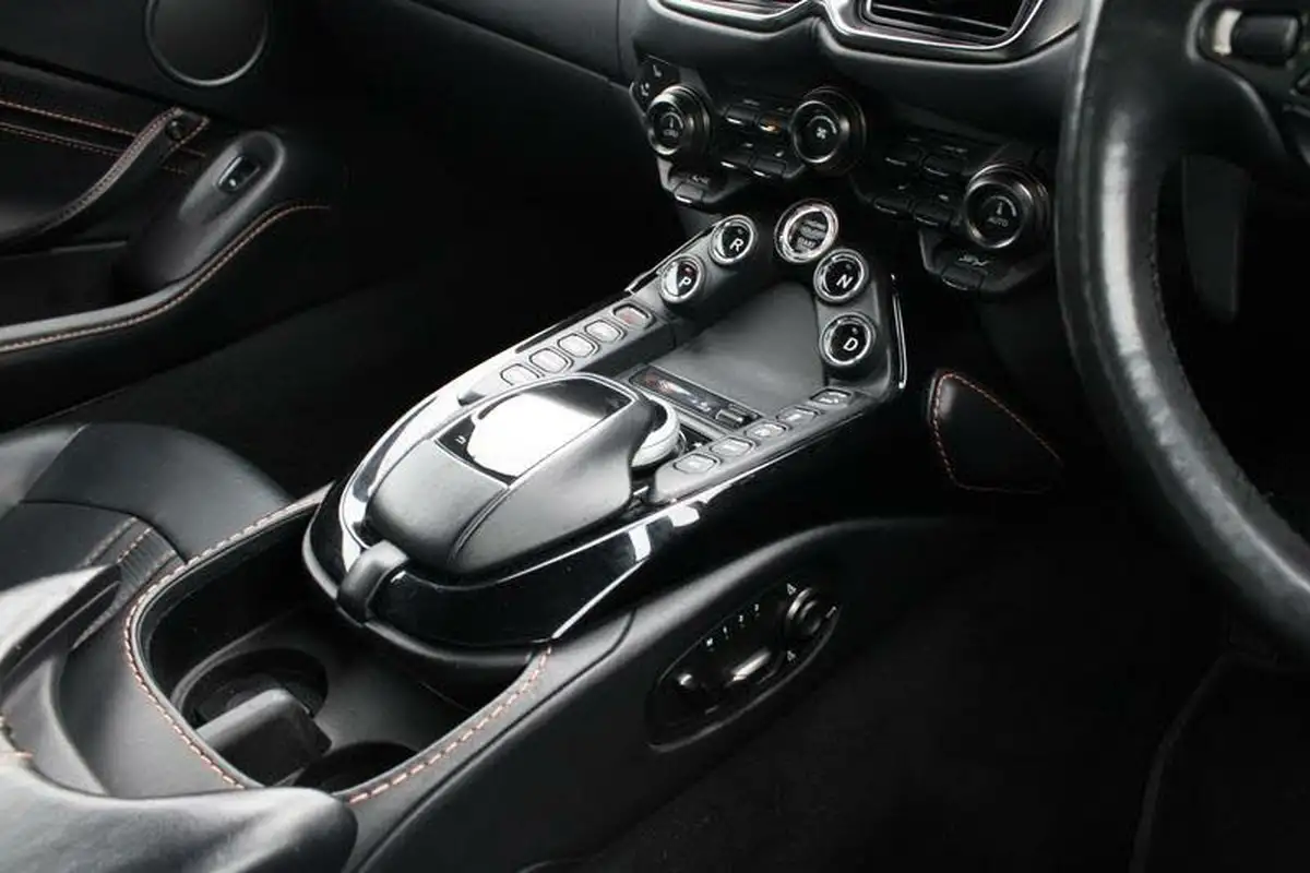2022-aston-martin-vantage-40-v8-vantage-roadster-auto-big-17