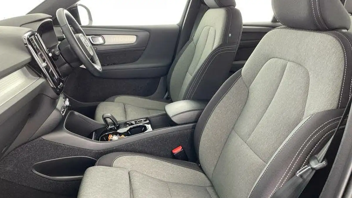 2022-volvo-xc40-15-t4-plus-big-39