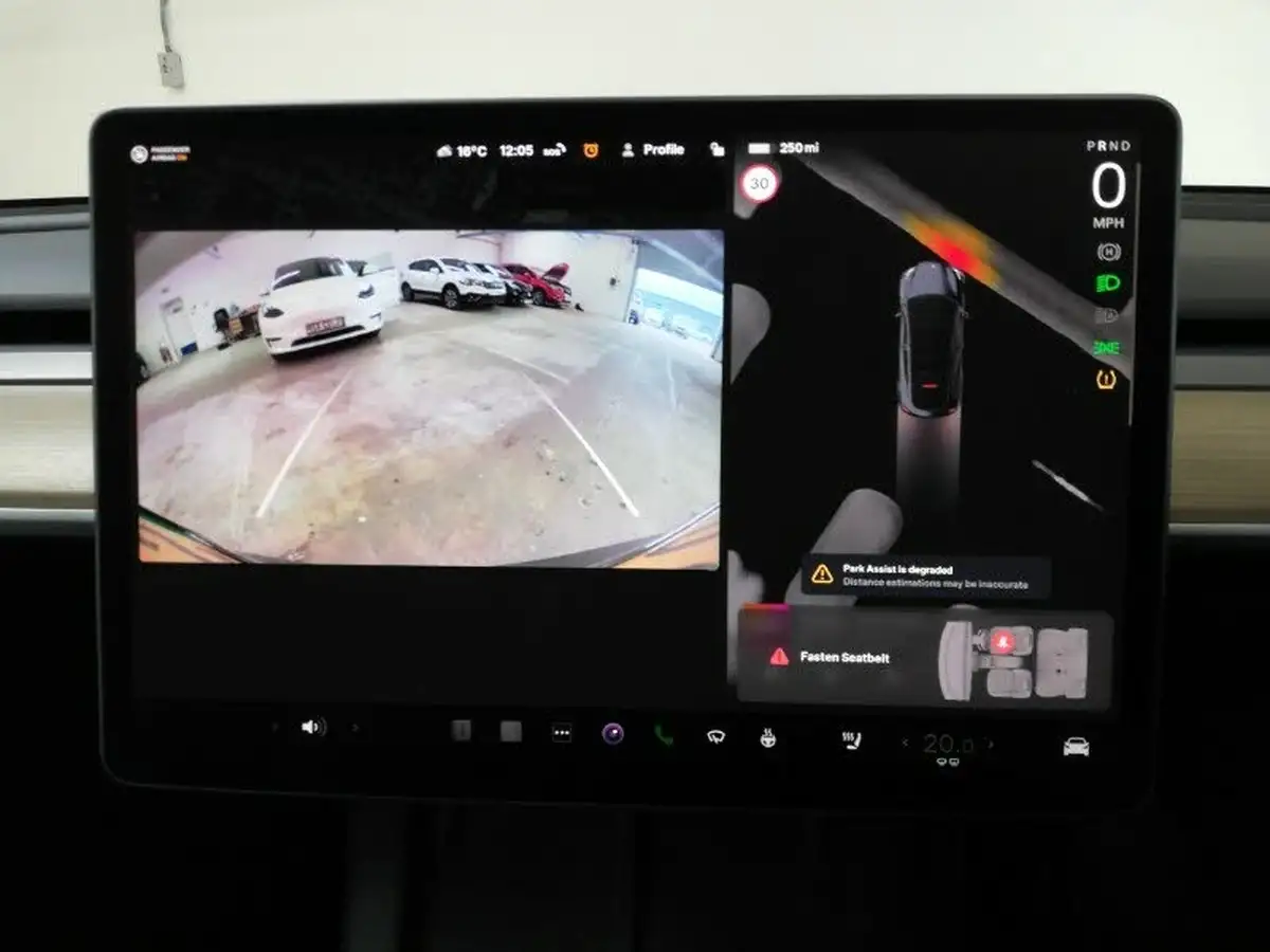 2023-tesla-model-y-e-long-range-big-9