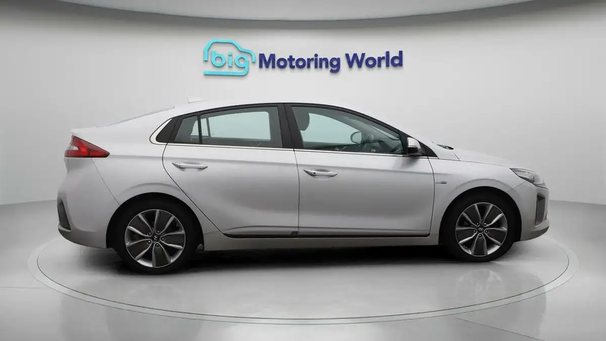 2018-hyundai-ioniq-16-gdi-premium-se-hybrid-big-8