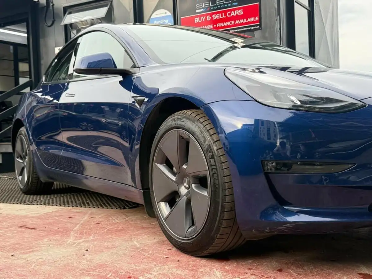 2022-tesla-model-3-e-long-range-big-13