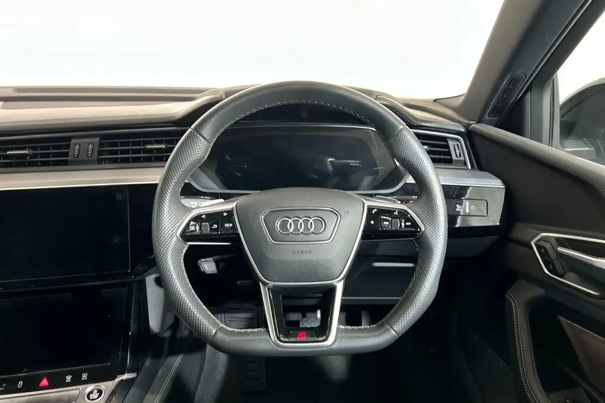 2021-audi-e-tron-55e-black-edition-station-wagon-big-11