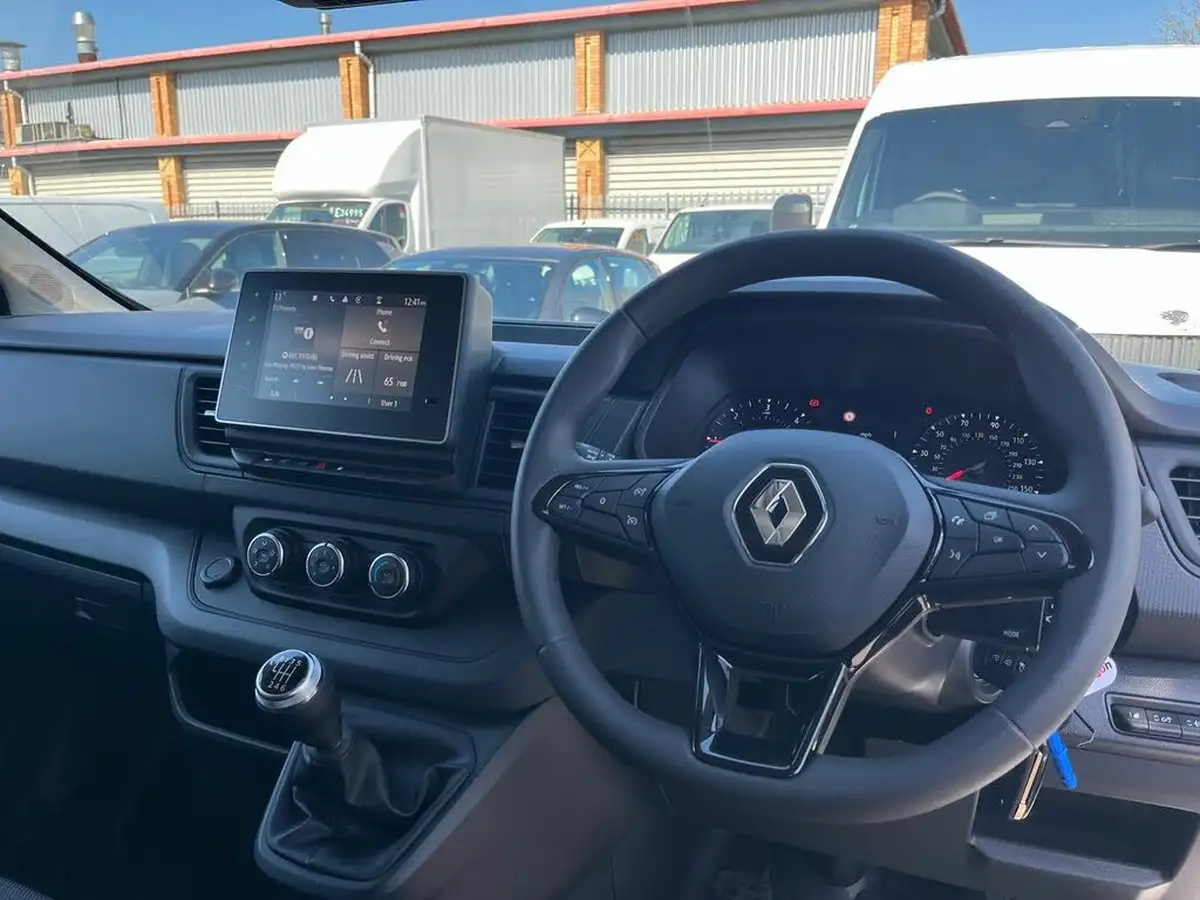 2025-renault-trafic-20dci-ll30-130-advance-panel-big-17