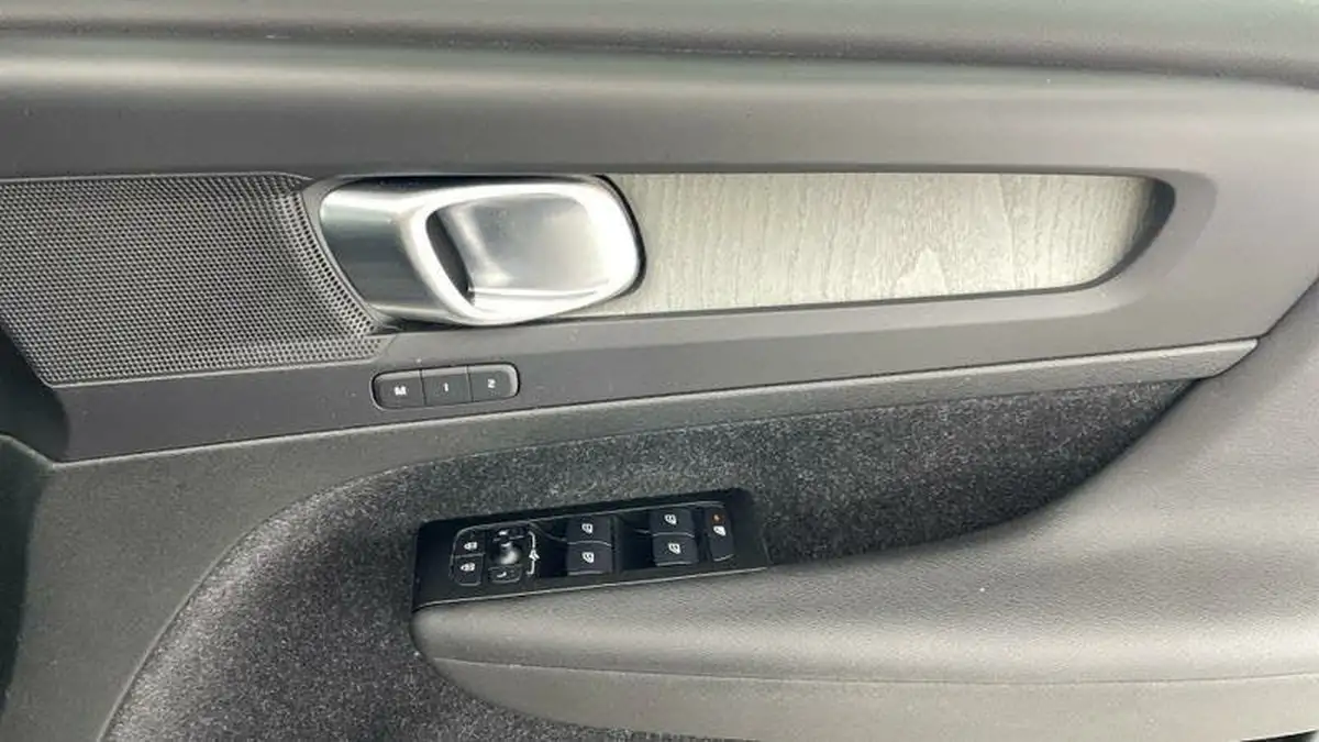2021-volvo-xc40-20-b4-inscription-pro-197bhp-geartronic-big-19