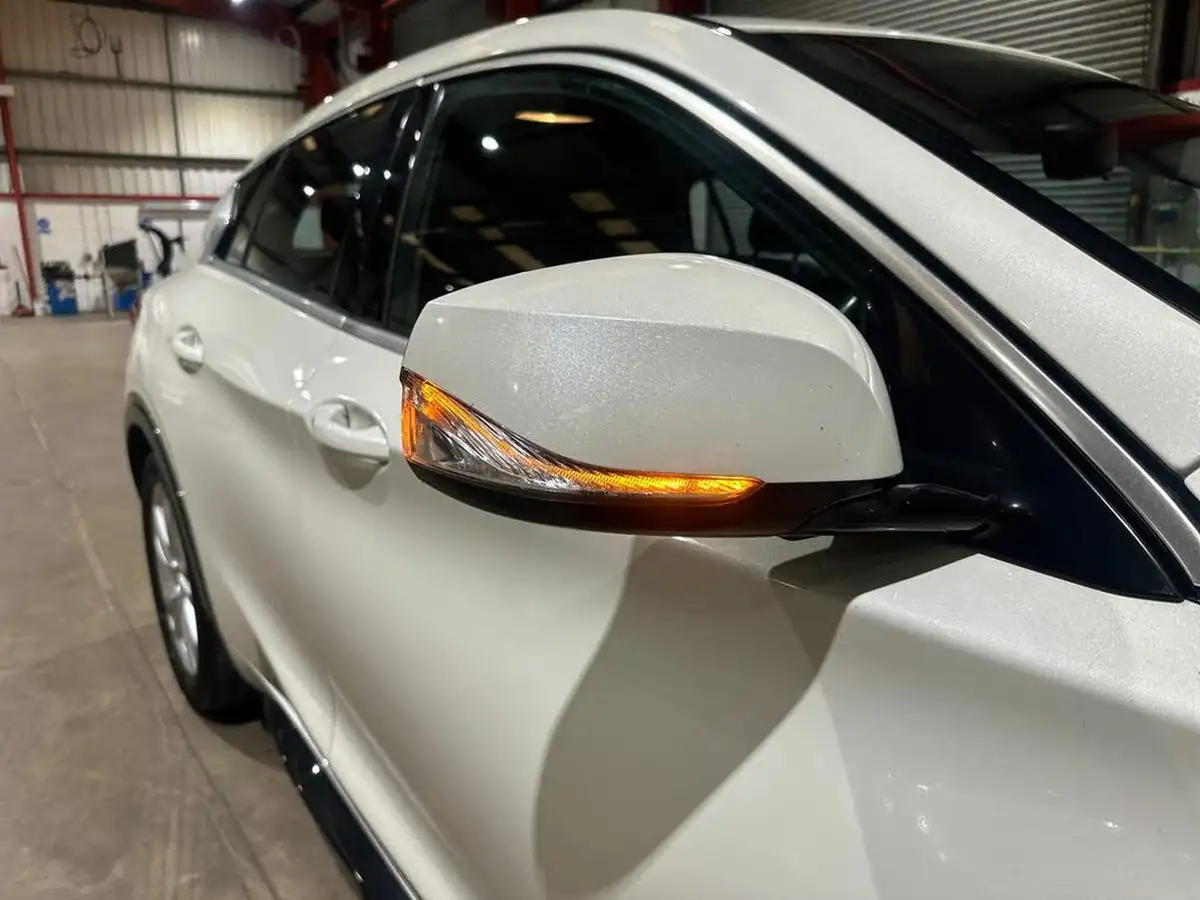 2017-infiniti-q30-15d-se-big-30