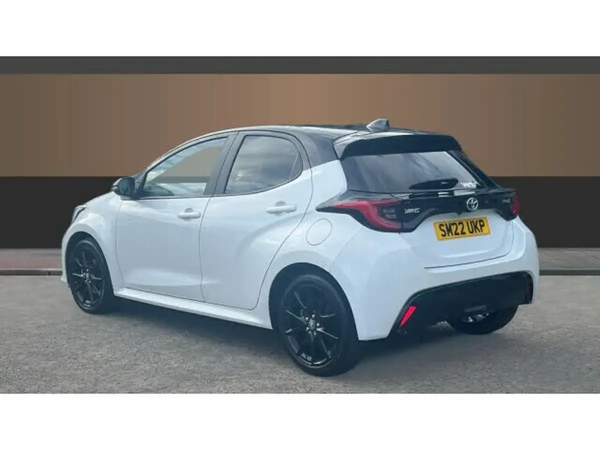 2022-toyota-yaris-15-vvt-i-dynamic-big-1