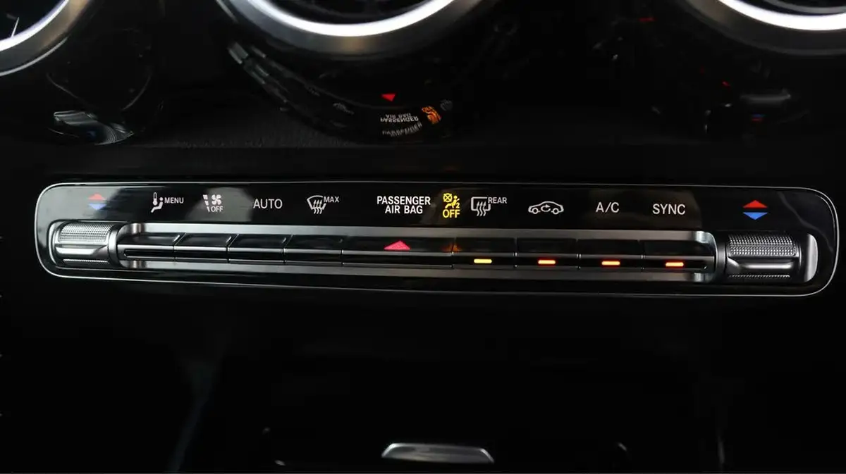 2021-mercedes-benz-glb-class-13-glb200-amg-line-8g-tronic-big-11
