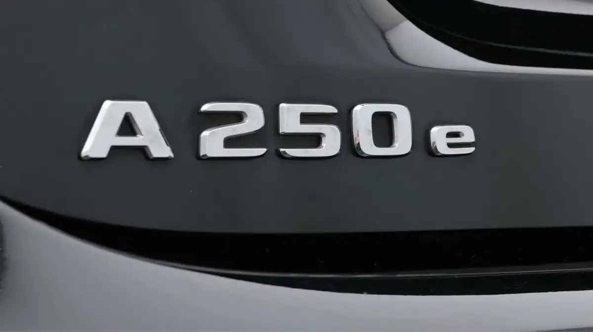 2021-mercedes-benz-a-class-13-a250e-amg-line-hatchback-5d-big-22