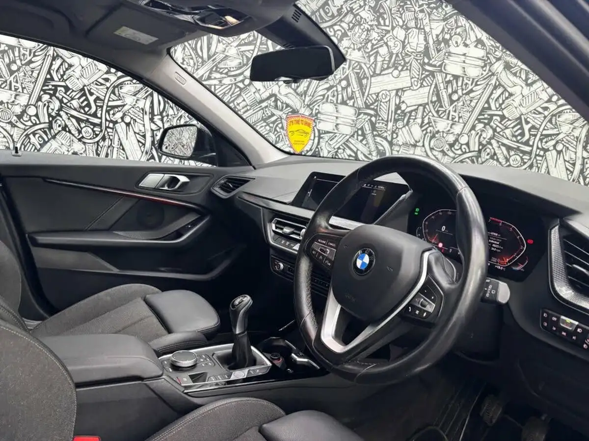 2021-bmw-1-series-15-118i-sport-lcp-big-23