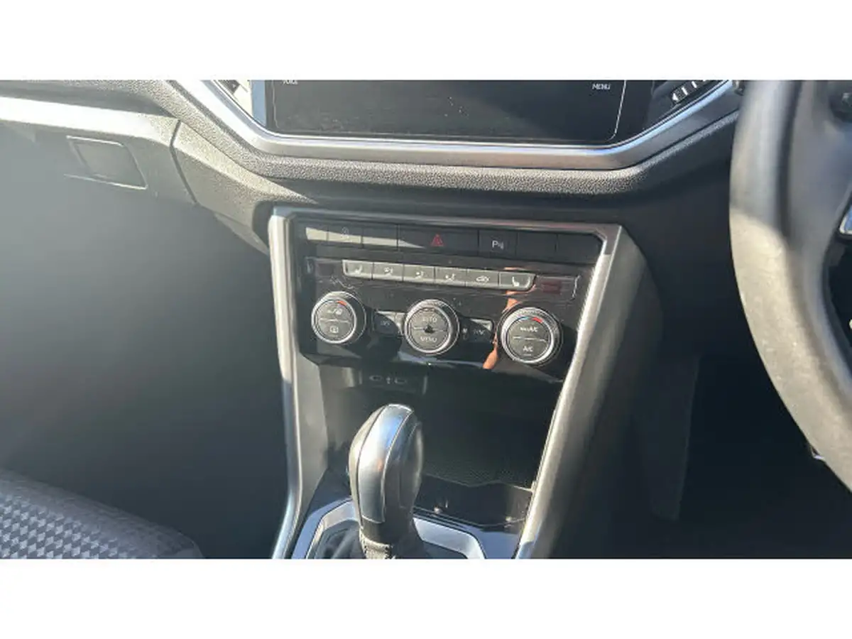 2021-volkswagen-t-roc-15-tsi-active-hatchback-5d-dsg-big-48