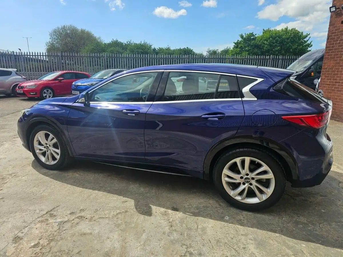 2017-infiniti-q30-16-se-156ps-business-pack-dct-big-14