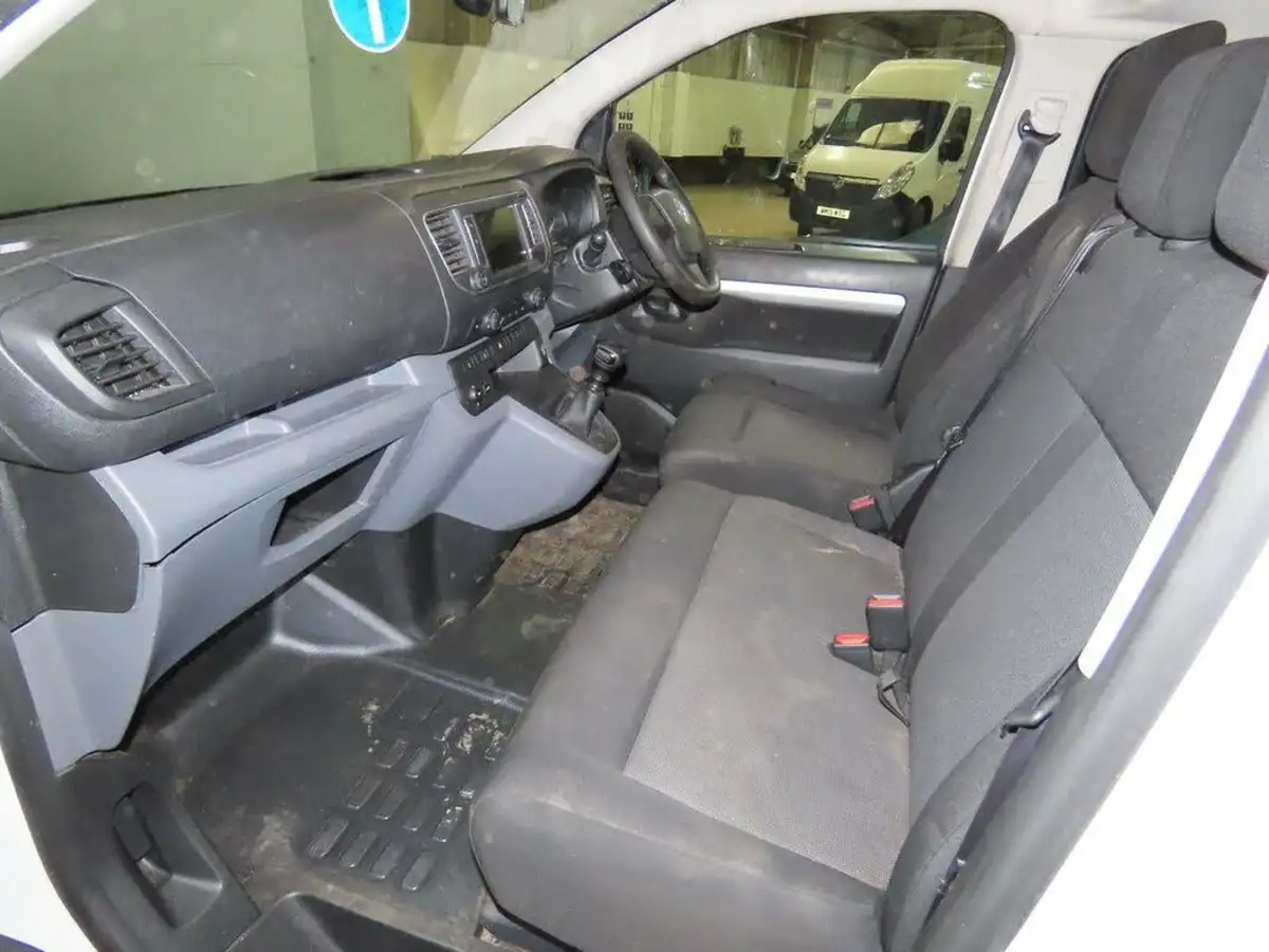 2020-vauxhall-vivaro-20td-3100-l1h1-sportive-120pseu6dt-double-cab-big-5