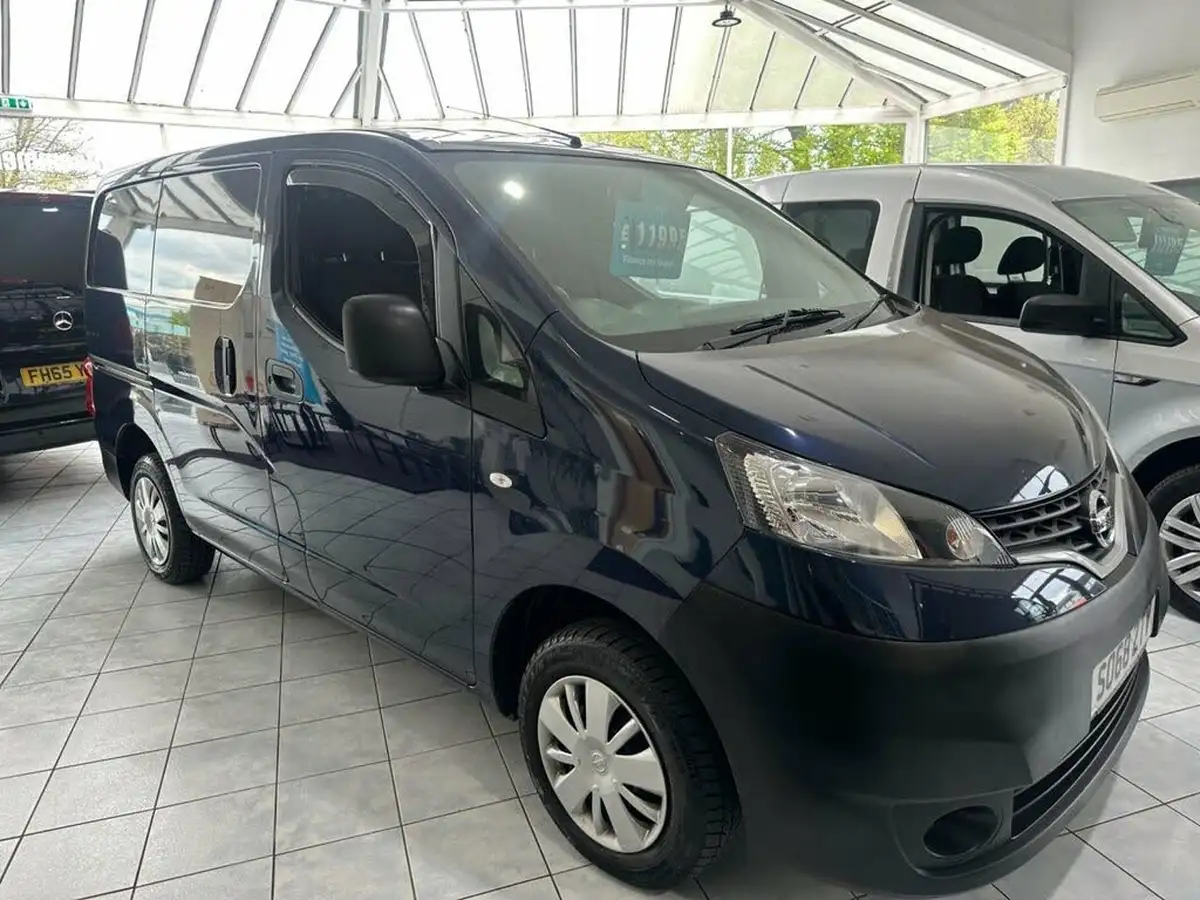 2019-nissan-nv200-15td-acenta-89bhp-crewcab-van-big-1