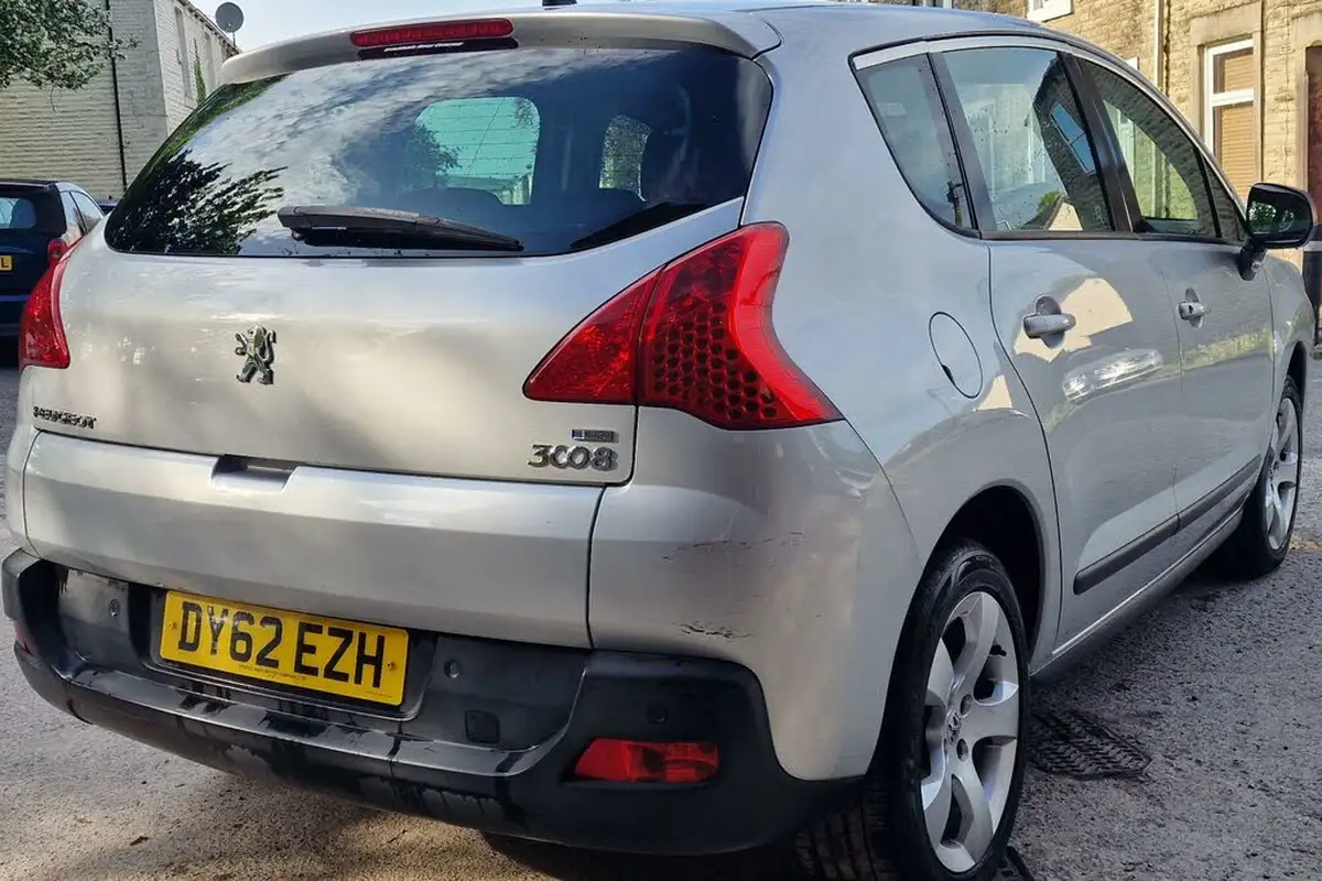 2012-peugeot-3008-crossover-16e-hdi-active-big-7