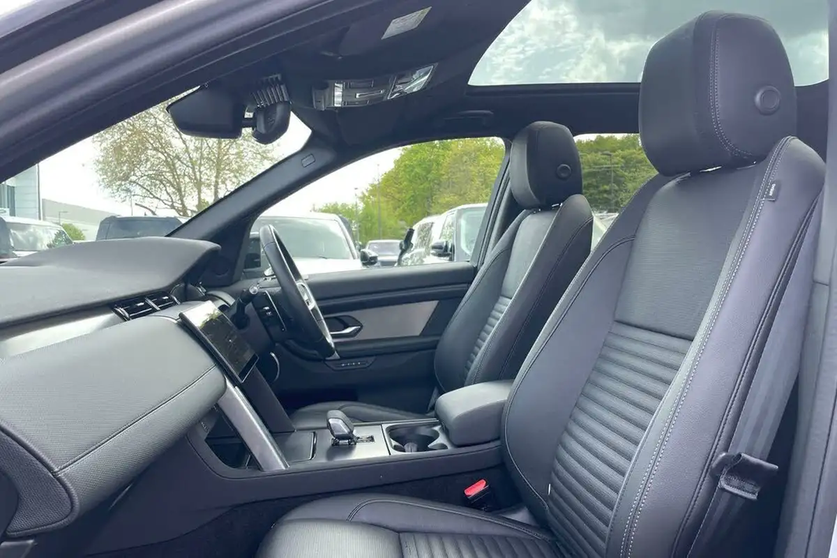 2024-land-rover-discovery-sport-15-p300e-dynamic-se-big-36