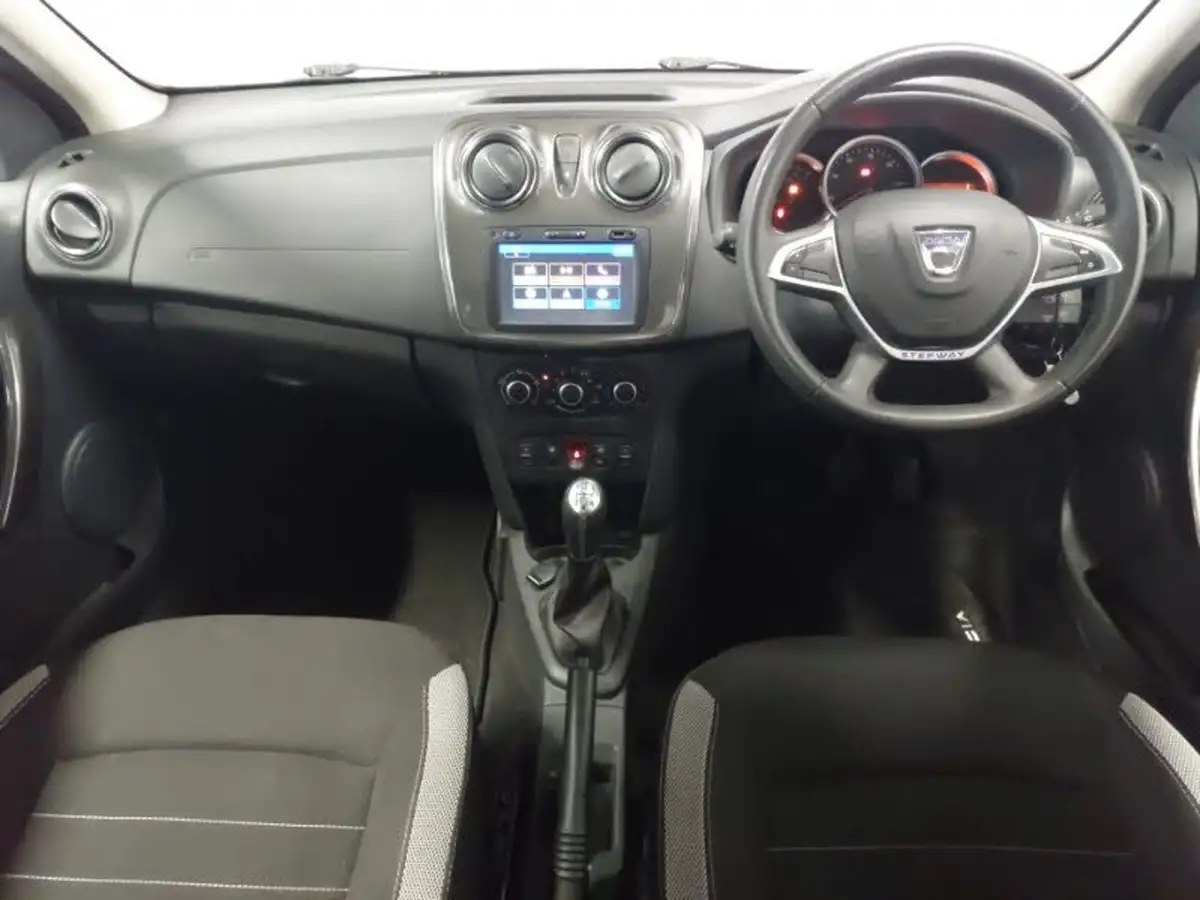 2017-dacia-sandero-stepway-15dci-laureate-big-2