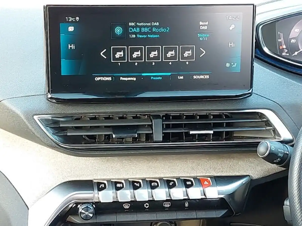 2024-peugeot-3008-suv-12-puretech-gt-136ps-hybrid-e-dsc6-big-6