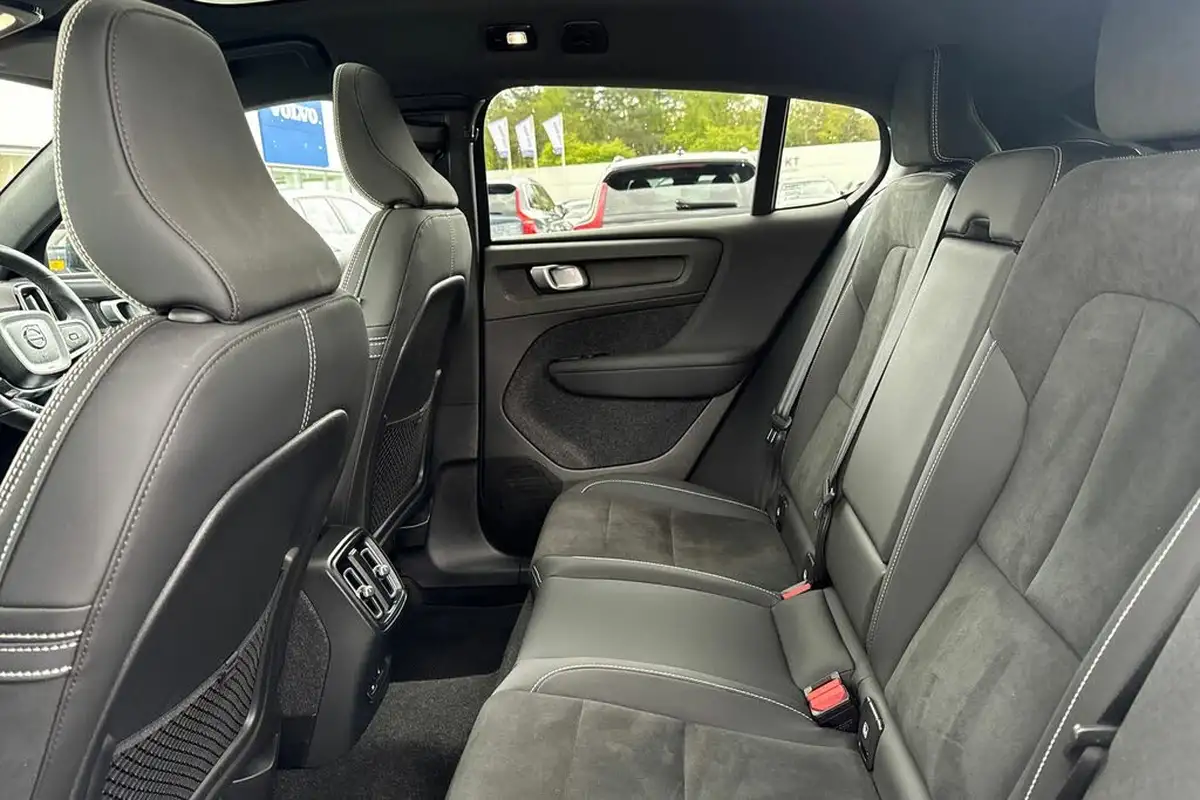 2023-volvo-c40-e-recharge-ultimate-228bhp-big-16