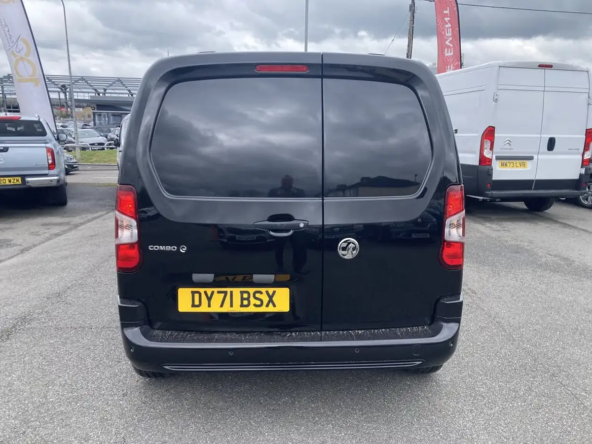 2021-vauxhall-combo-e-50kwh-sportive-2300-l2h1-big-7