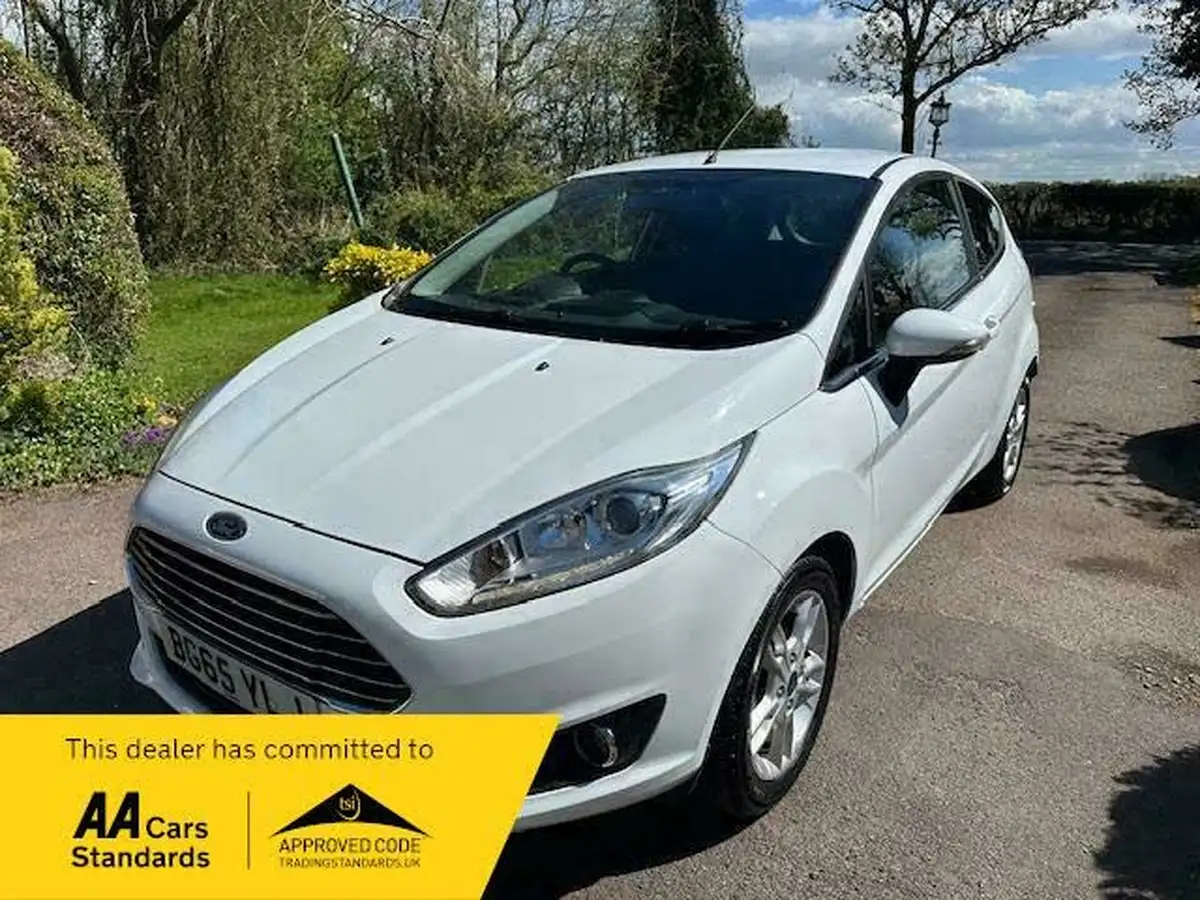 2015-ford-fiesta-125-zetec-3d-big-0