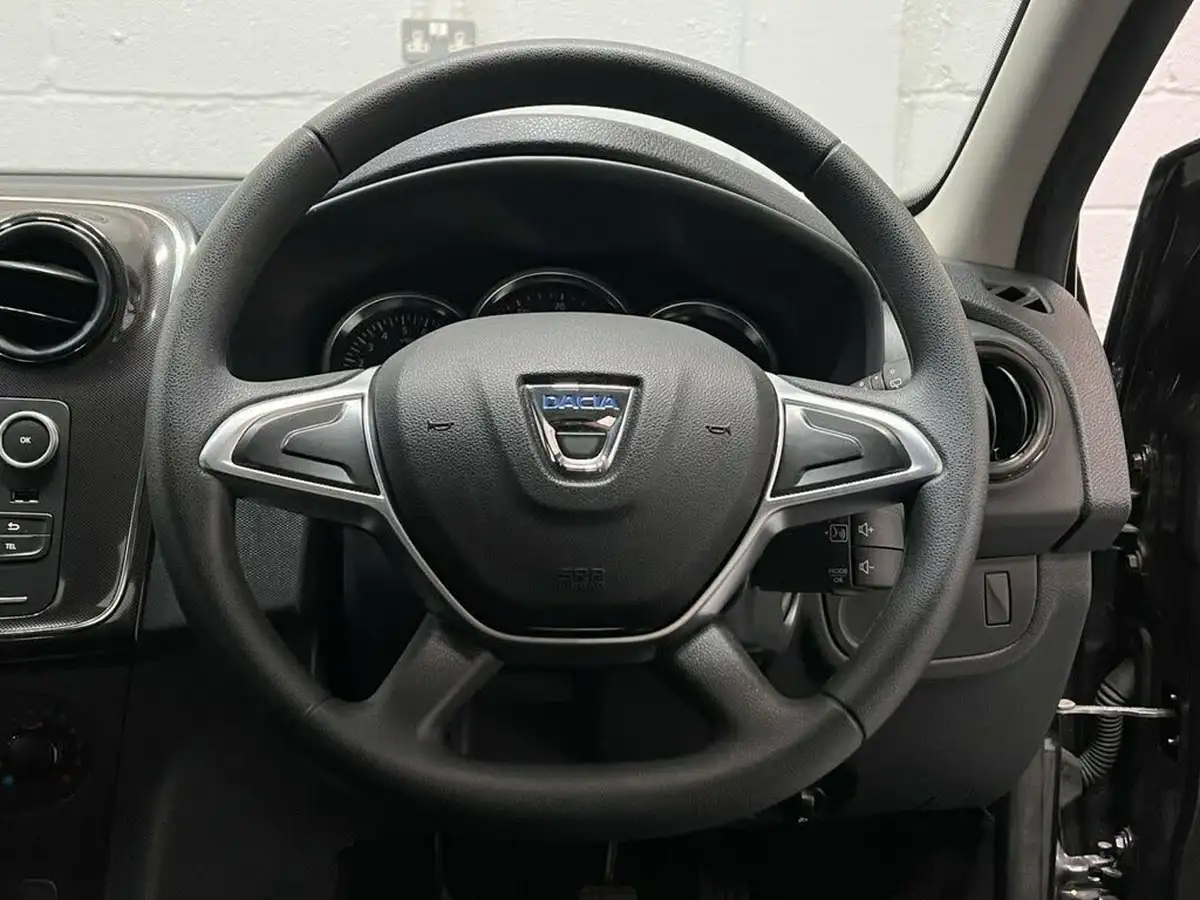 2020-dacia-sandero-10-sce-essential-big-14