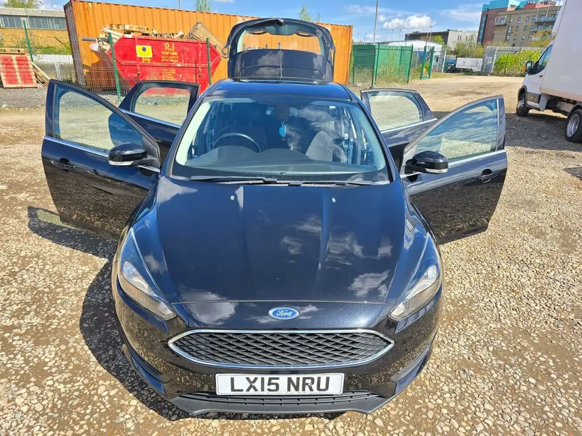 2015-ford-focus-16-zetec-hatchback-big-5
