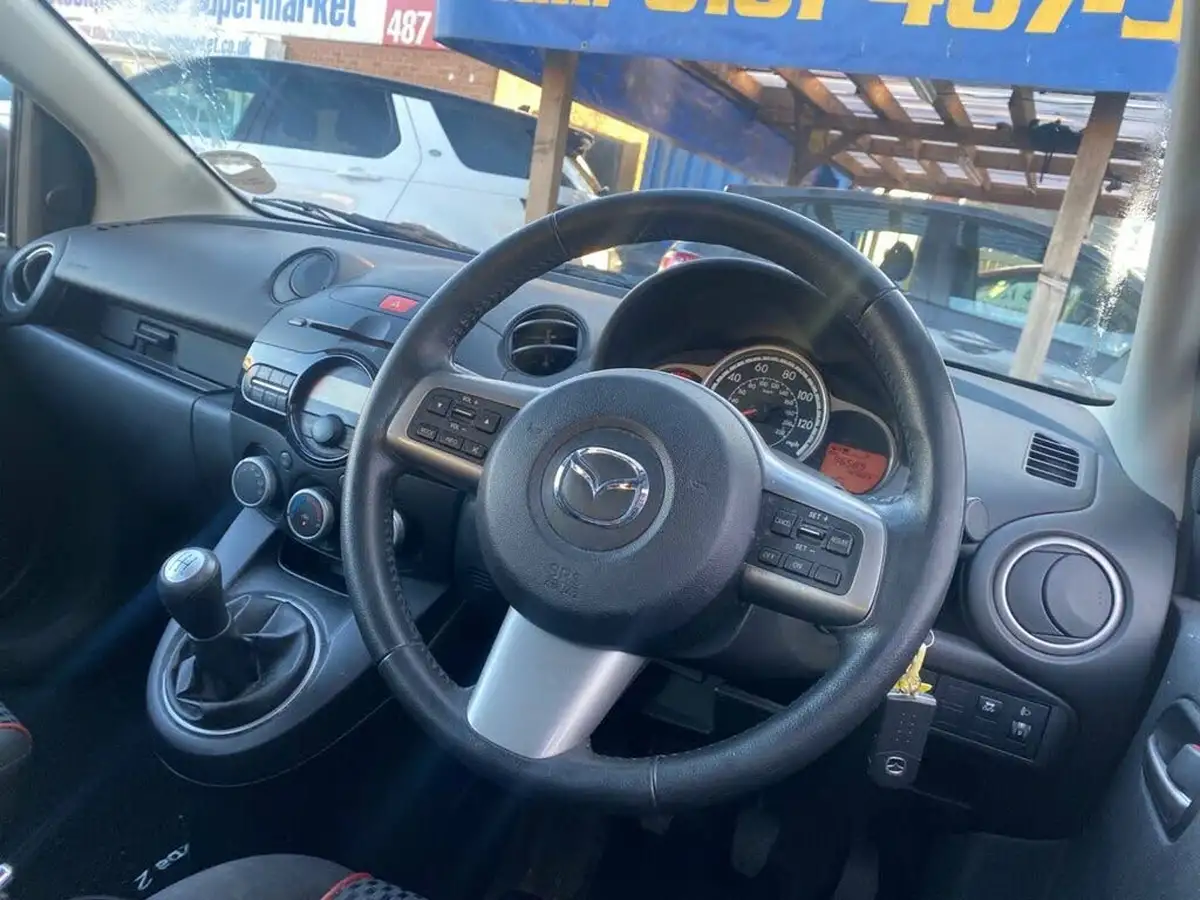 2012-mazda-mazda2-15-sport-102bhp-3d-big-13