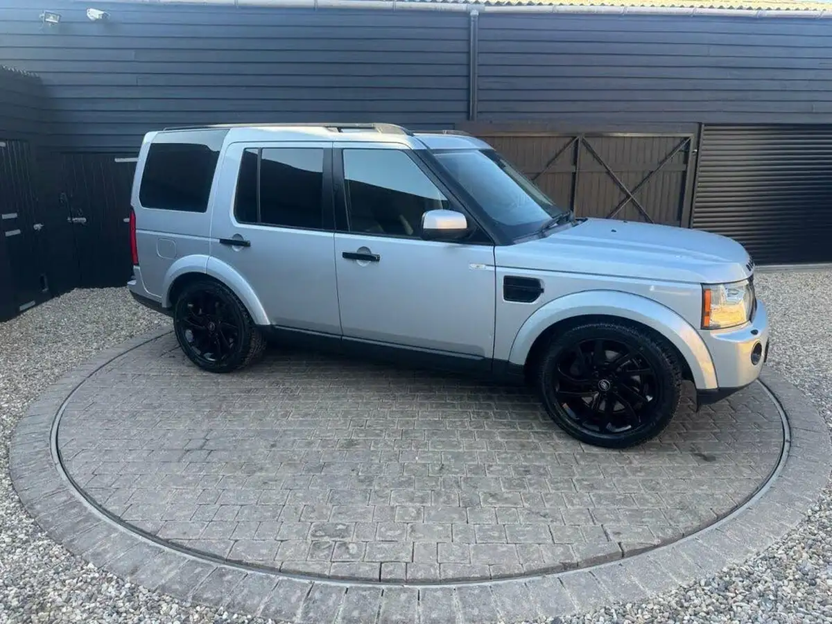 2016-land-rover-discovery-4-30-sd-v6-graphite-big-18