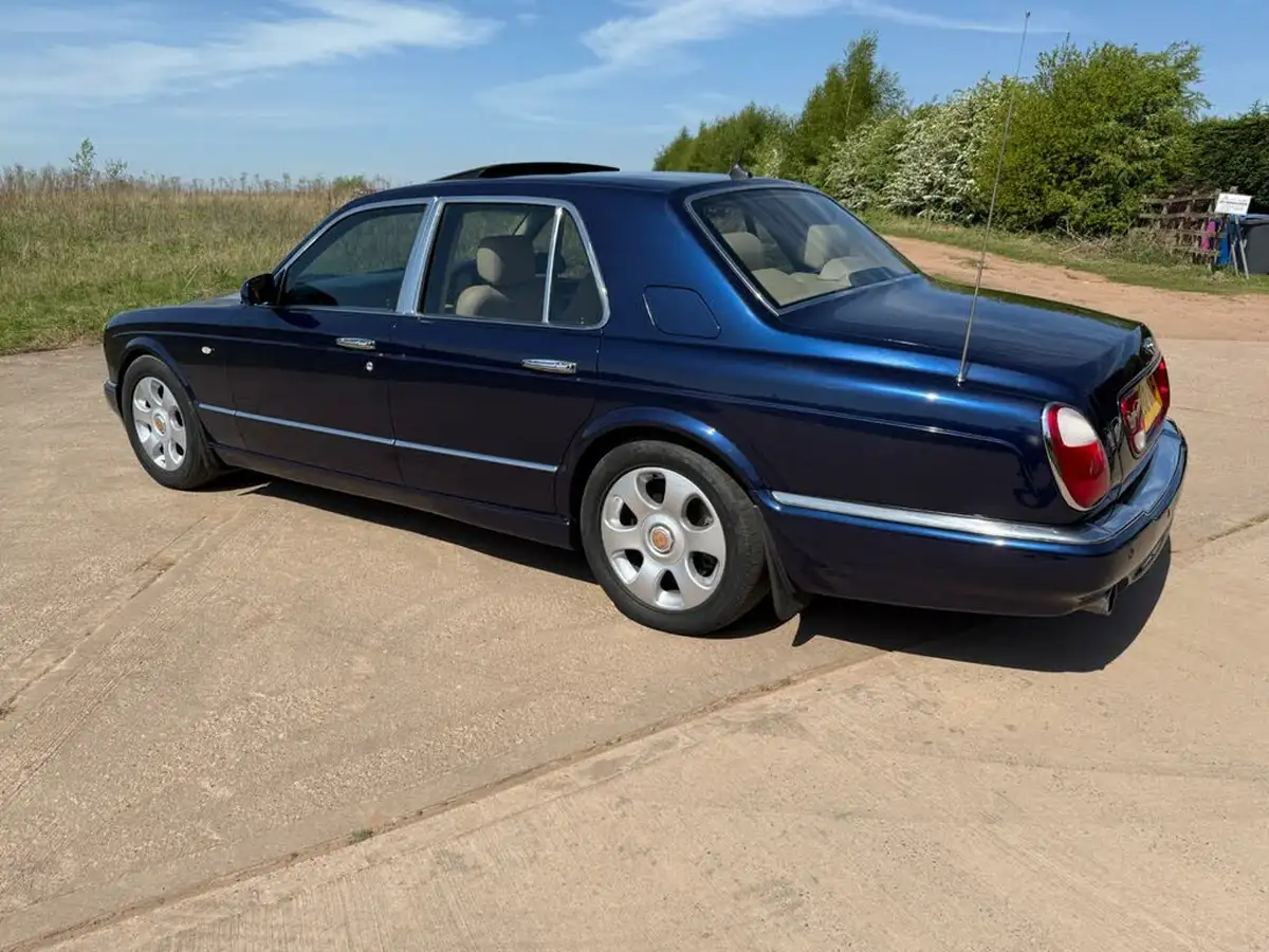 2002-bentley-arnage-68-r-big-31