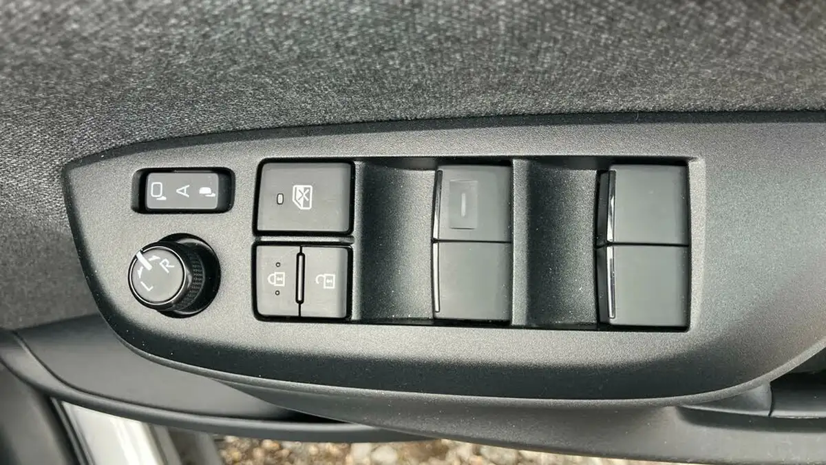 2022-toyota-yaris-cross-15-vvt-i-dynamic-big-30