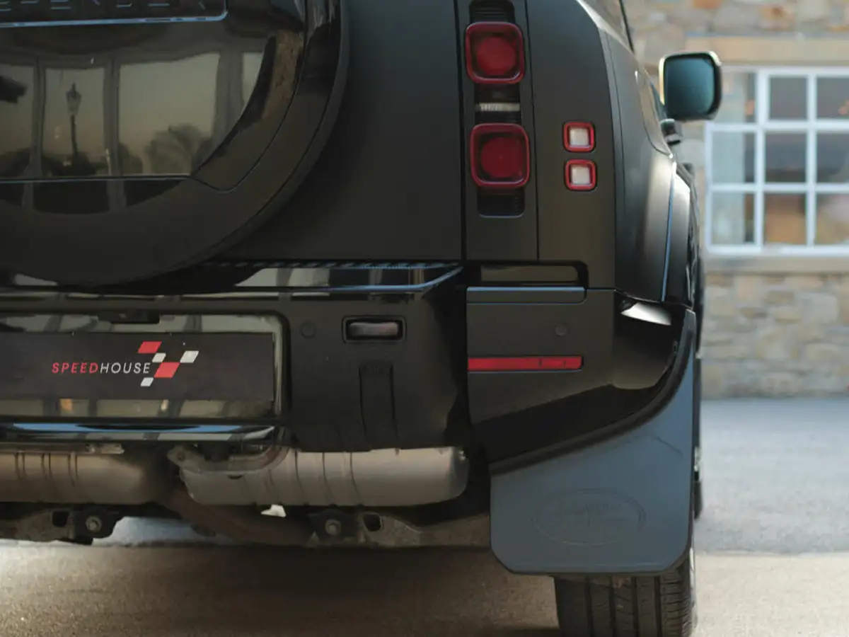 2023-land-rover-110-defender-30-d300-hard-top-x-dynamic-hse-110-big-32